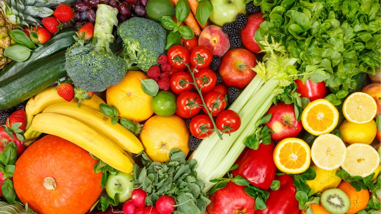 想靠吃一些天然食物來促進膠原蛋白增生嗎？今天就讓我們從「糖」的角度來談談哪些食物吃了可以幫助增加膠原蛋白、哪些則有反效果，因為有種東西叫「AGEs」（糖化終產物），會對我們皮膚有所影響，繼續看下去就知道囉！