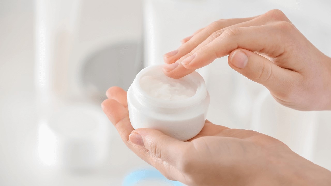 正確卸眼妝方法？凡士林卸眼妝、眼唇卸妝油、 卸妝濕紙巾、眼部卸妝液的優缺點！